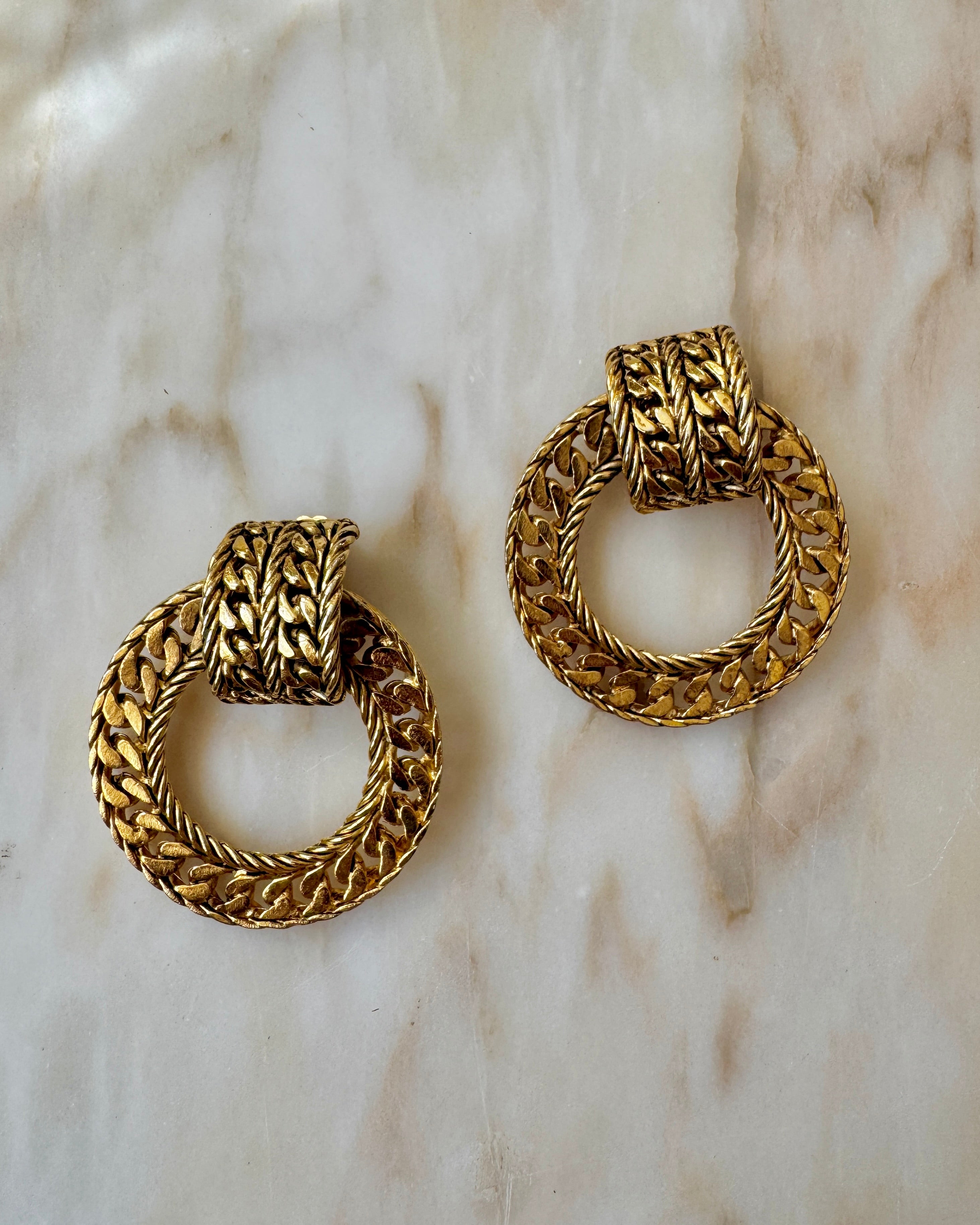 Vintage 80s Gold Tone Chain and Braid Design Hoops Swivel Clip on Earrings