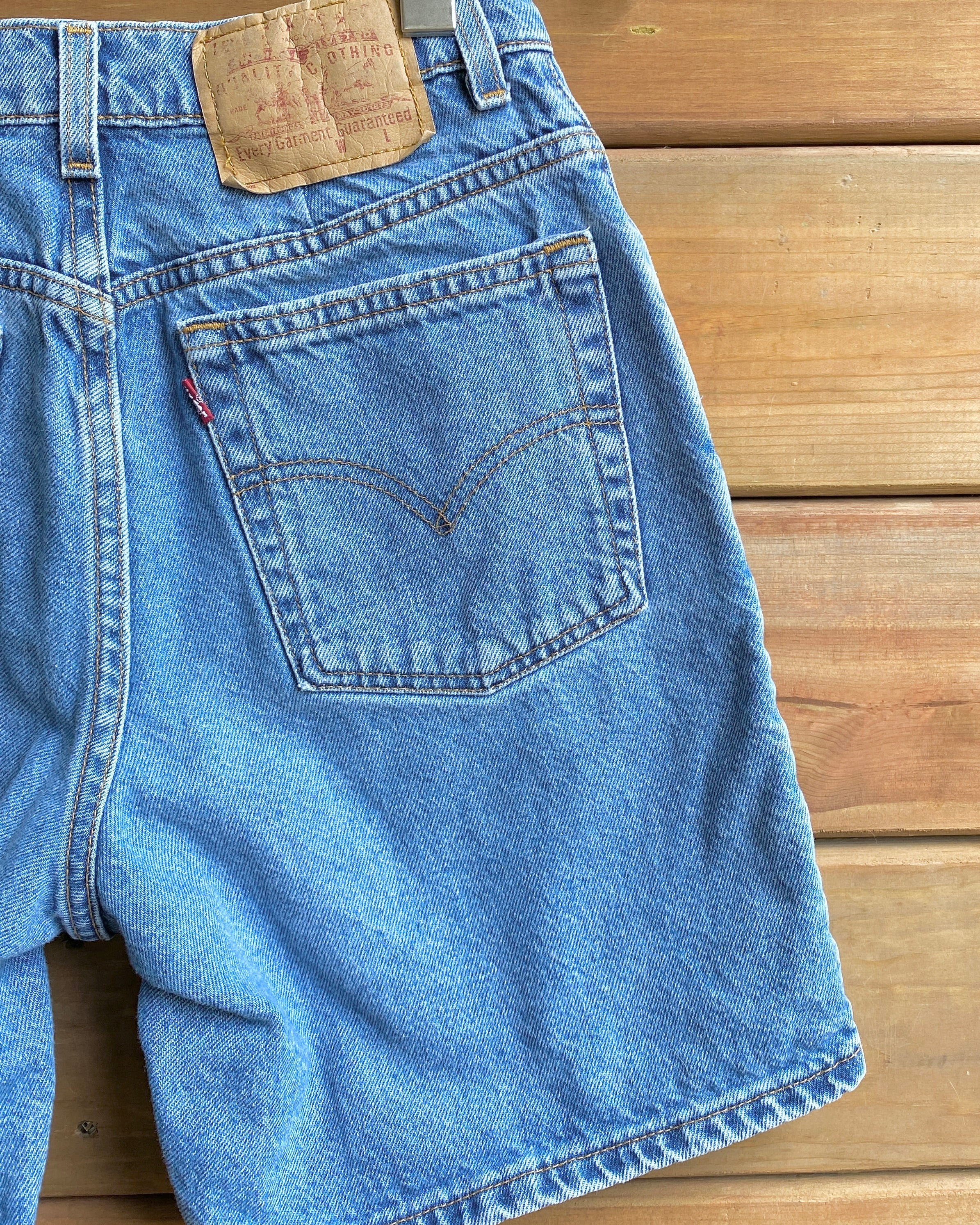 Vintage 1990s Red Tab Levis Medium Wash Bermuda Hemmed Denim Jean Shorts 28 made in USA