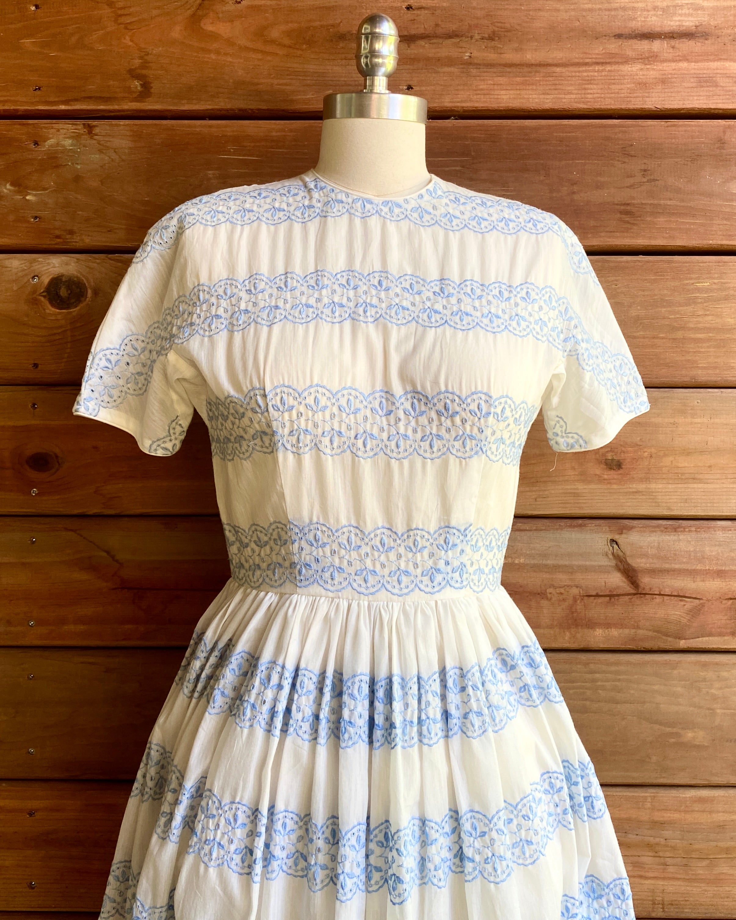 VINTAGE 1950s White and Blue Cotton Eyelet Gathered Dress