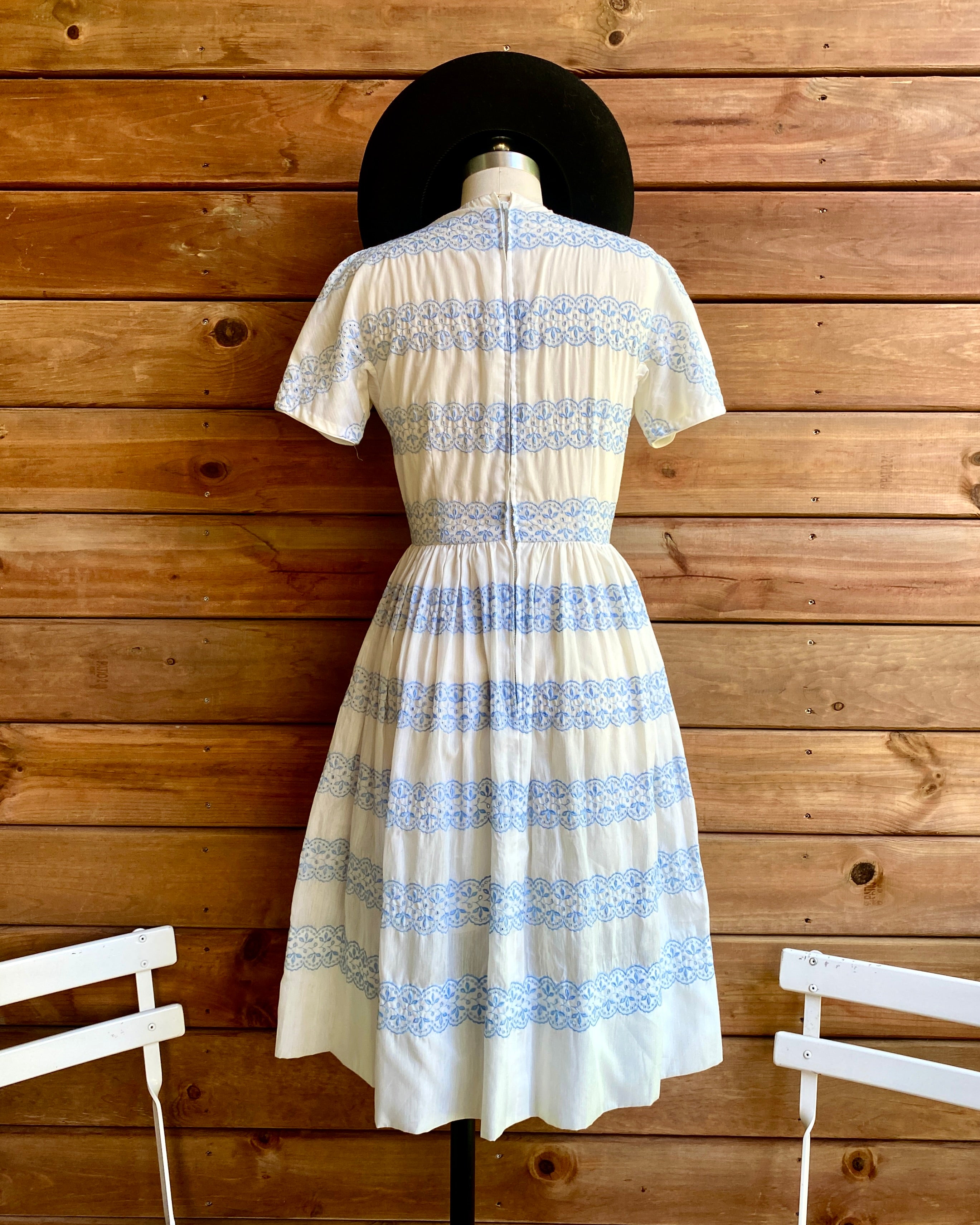 VINTAGE 1950s White and Blue Cotton Eyelet Gathered Dress