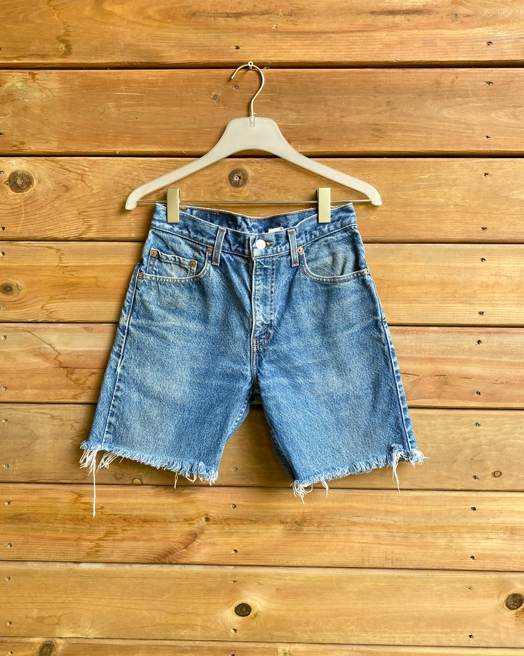 Vintage 1990s red Tab Levis 505 Medium Wash Bermuda Denim Jean Shorts 28 Made in USA