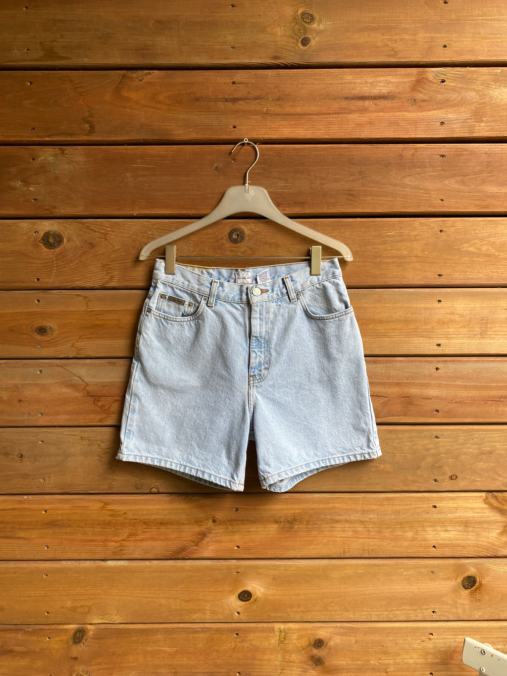 Vintage 1990s CALVIN KLEIN Light Wash Hemmed Jean Shorts Bermudas Size 29