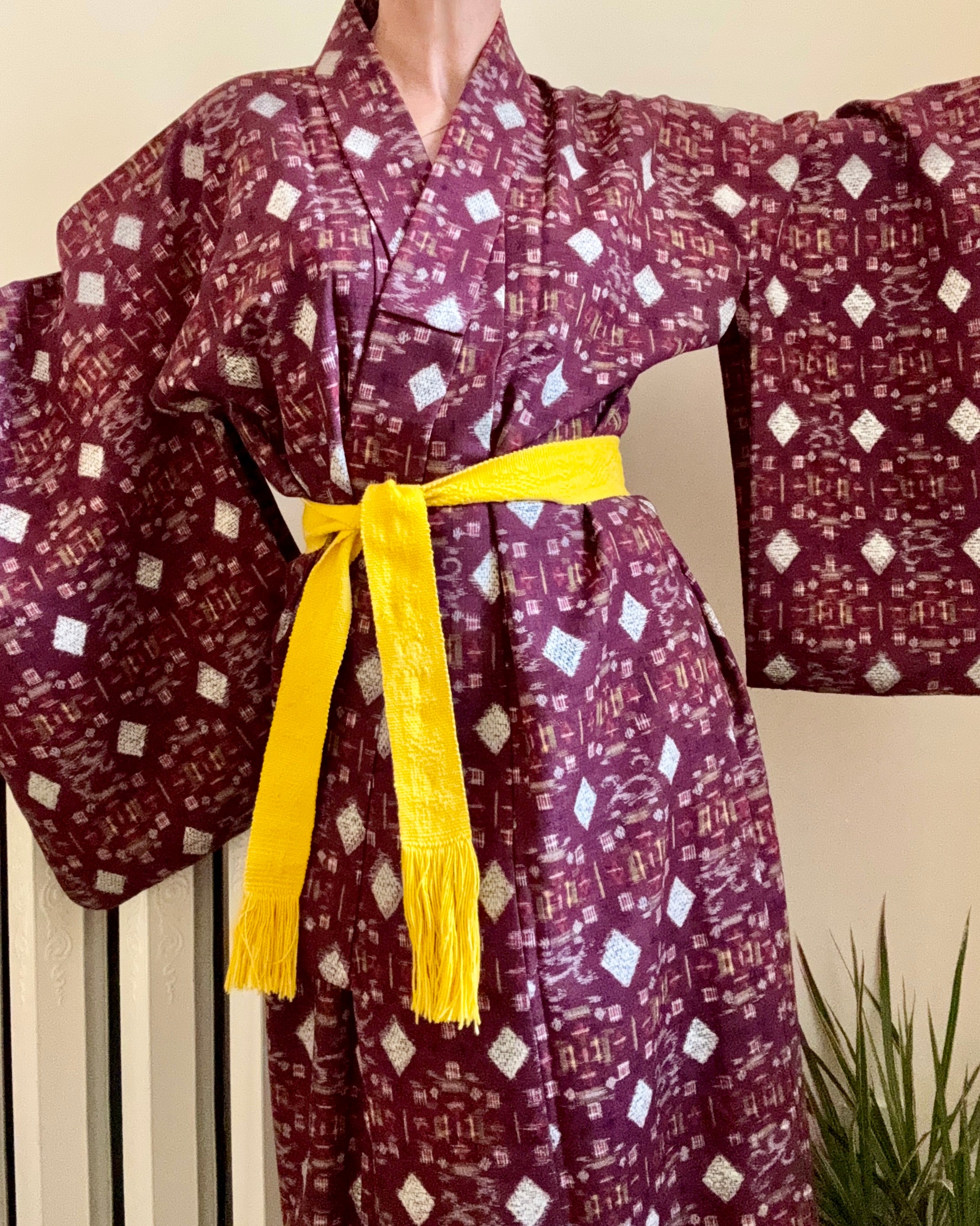 Vintage Japanese Handmade Wool Unlined Hitoe Kimono Robe in Jacquard Kasuri Ikat Design Wabi sabi - wafuku - Kitsuke decor New Condition