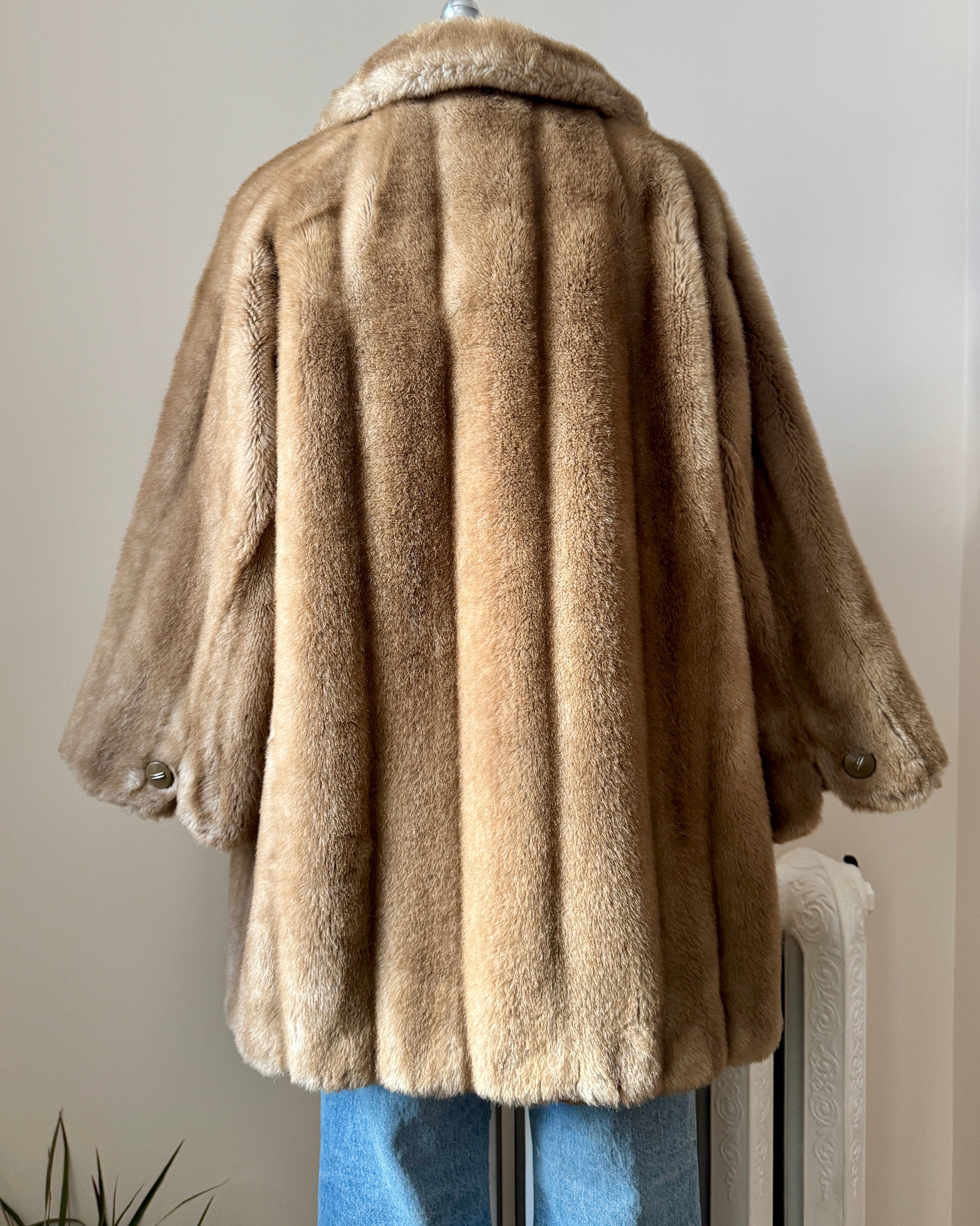 Vintage 1960s SPORTOWNE Blonde Faux Fur Coat size Small Union Made in USA